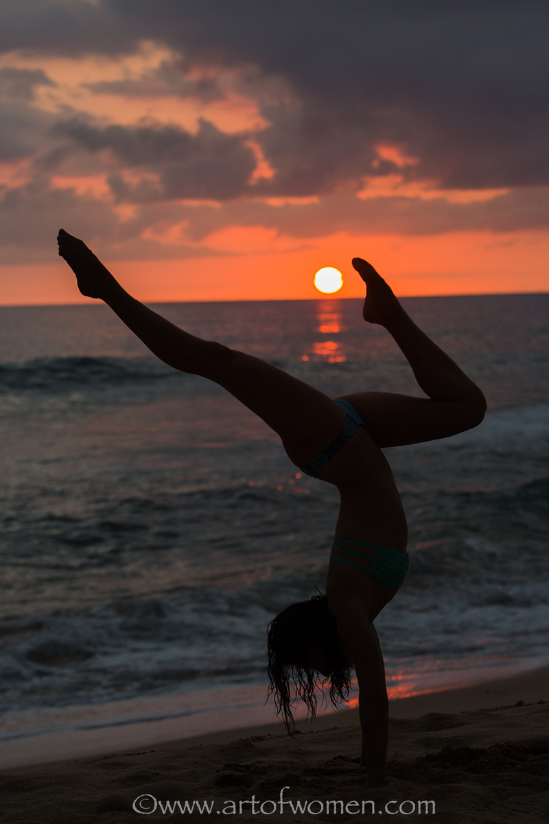 0 model photo shoot of art of women in Hawaii