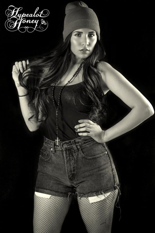Female model photo shoot of KristalVictoriah40
