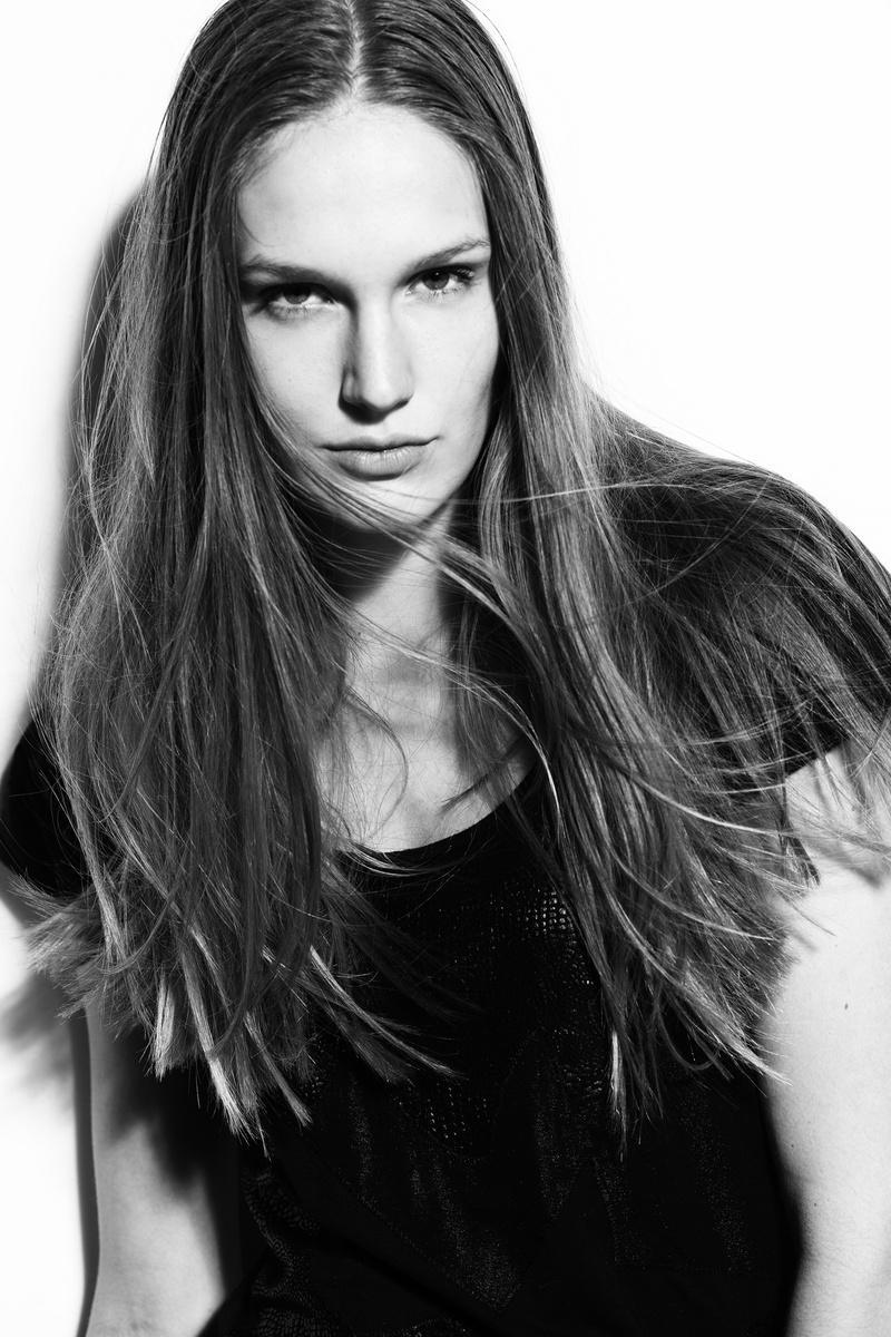 Female model photo shoot of Manon Krol