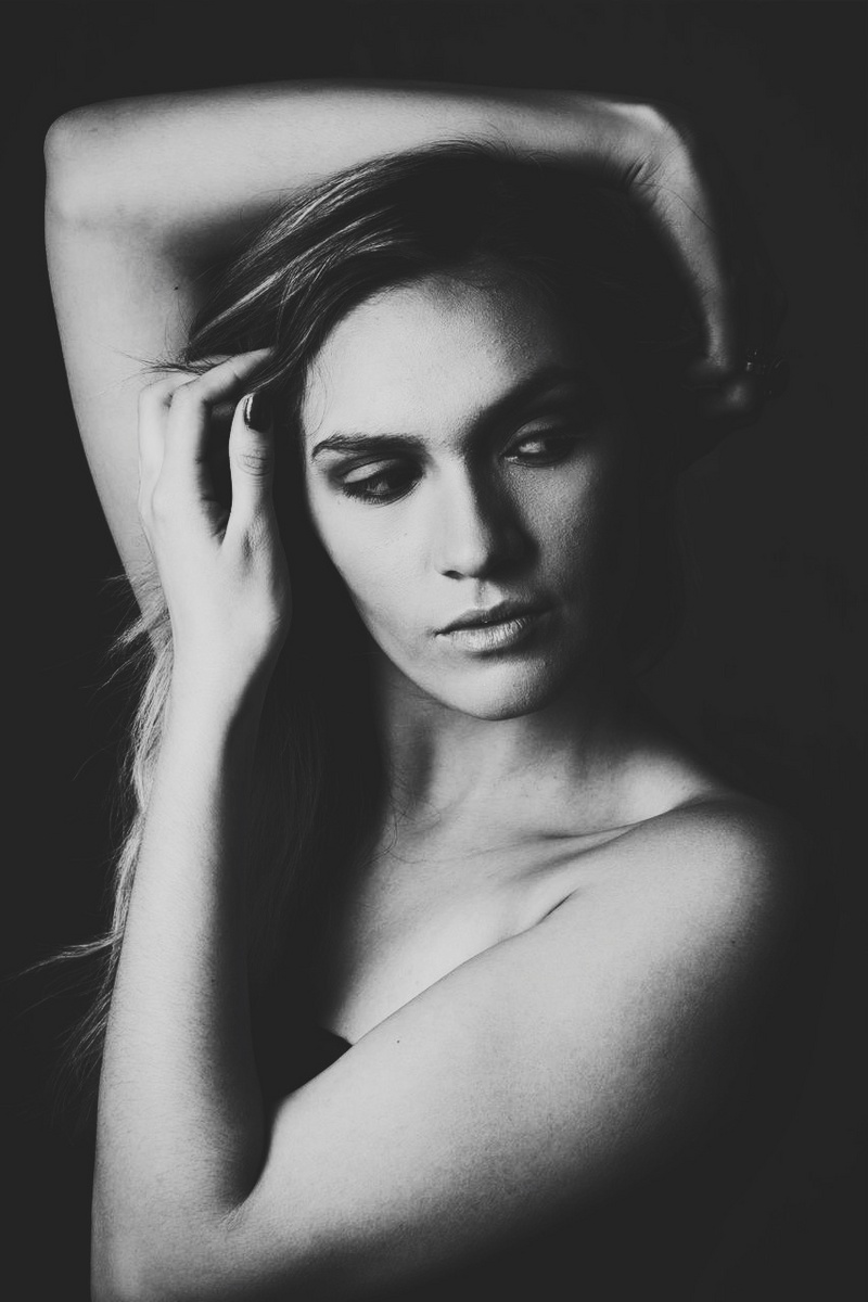 Female model photo shoot of Alexis Elle