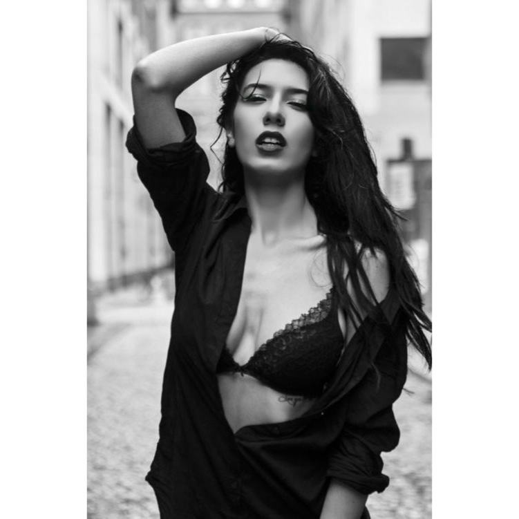 Female model photo shoot of JohannaMariaCalabrese