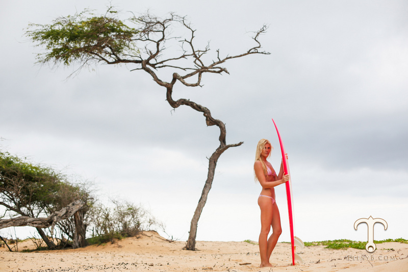 Female model photo shoot of Elicia Stratton by 122Photography in Maui