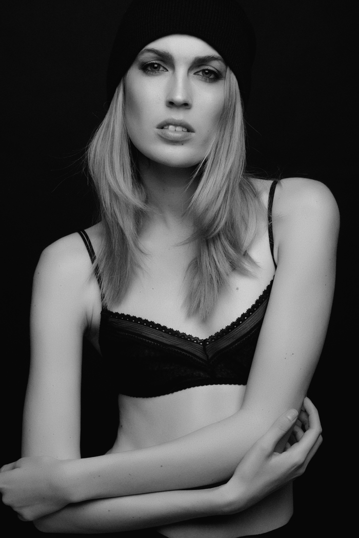 Female model photo shoot of MonicaWolfe