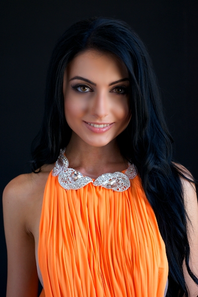 Female model photo shoot of Perth Fashion Blogger
