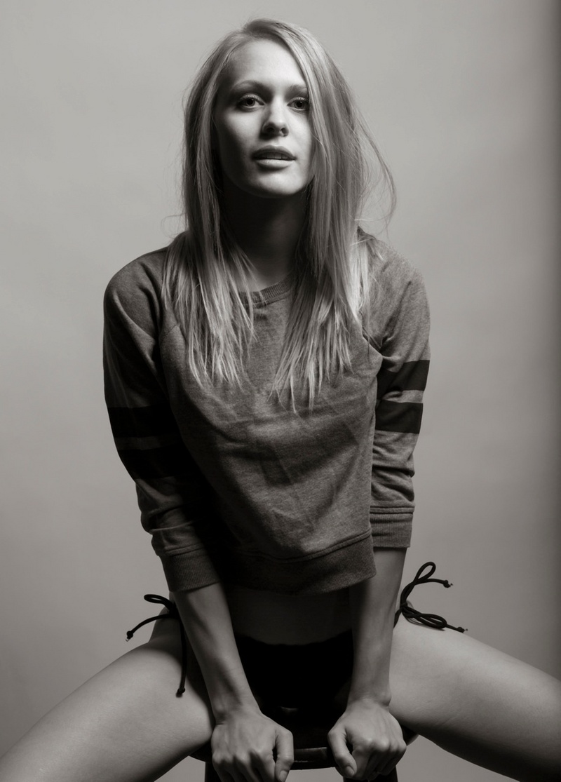 Female model photo shoot of AlexandriaDevine by H Robert Upton