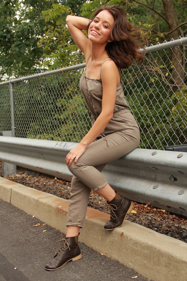 Female model photo shoot of Brooke Rountree 