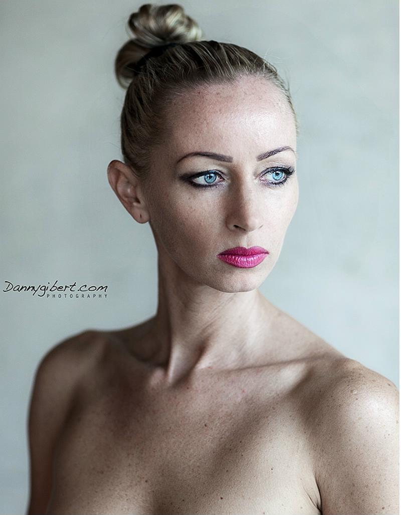Female model photo shoot of Qa Lagarta