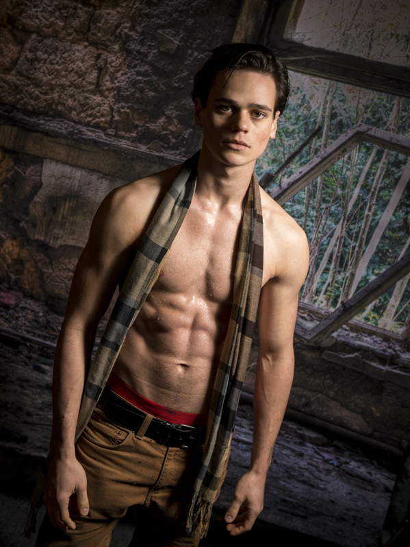Male model photo shoot of Aaron Dalla Villa