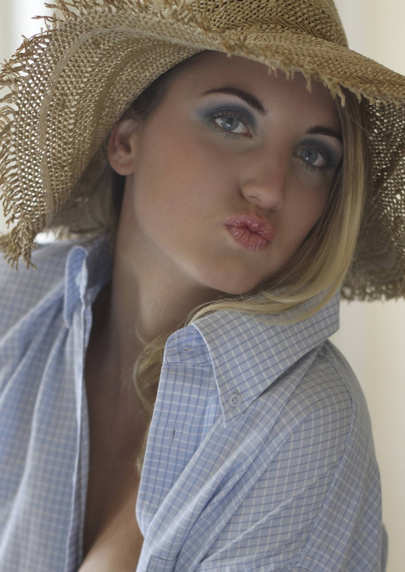 Female model photo shoot of Lisa_AUT