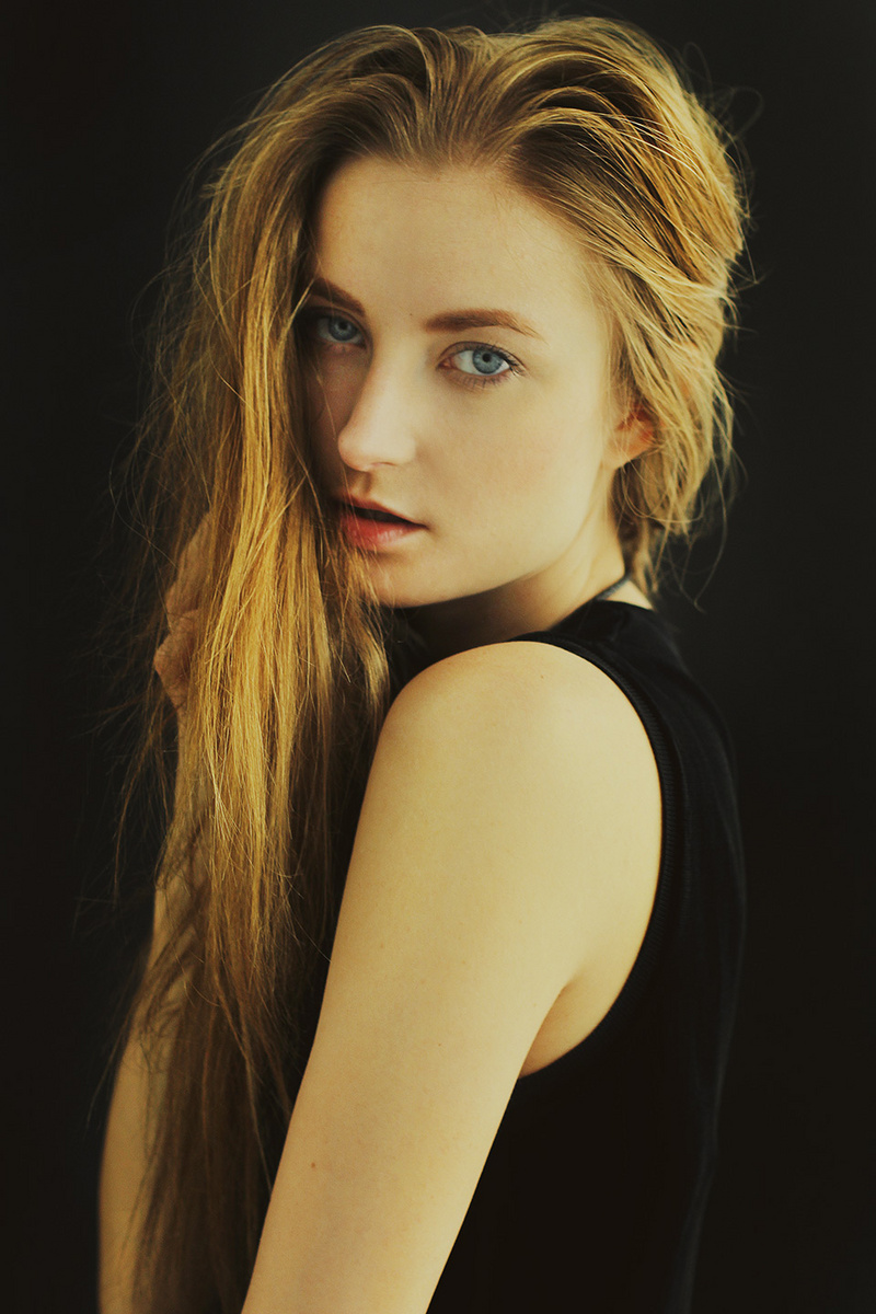 Female model photo shoot of Pola 