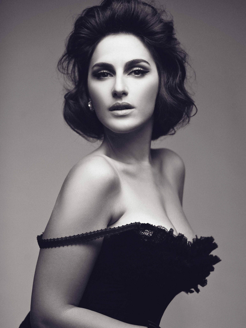 Female model photo shoot of RaySeg in Bellemode Magazine