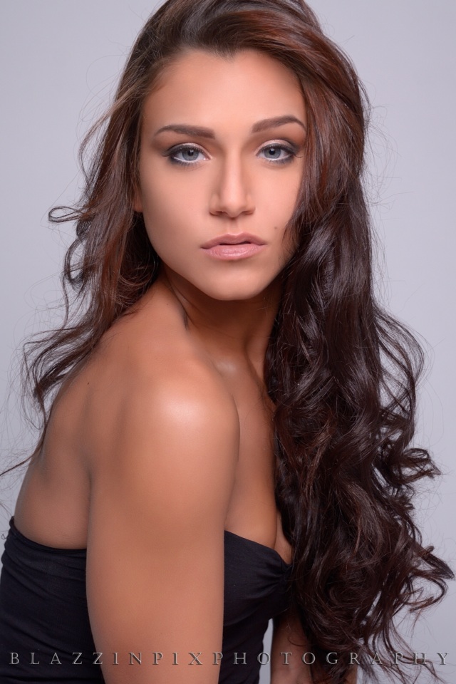 Female model photo shoot of SteffanyLucas in The studio