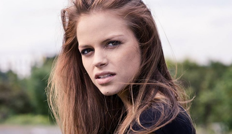 Female model photo shoot of EmmaElleRoberts
