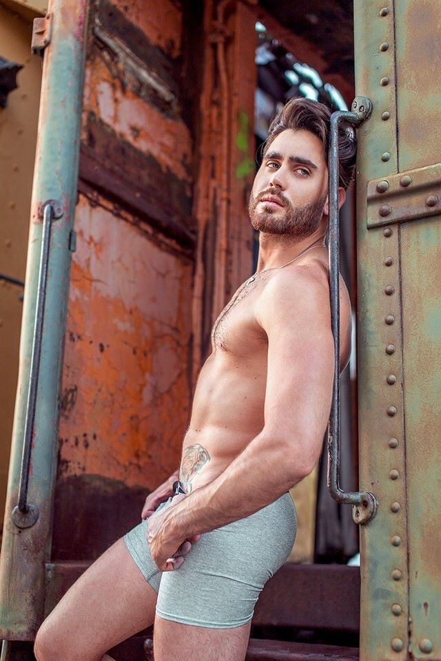 Male model photo shoot of Dariel Rizo by Joel Endemano