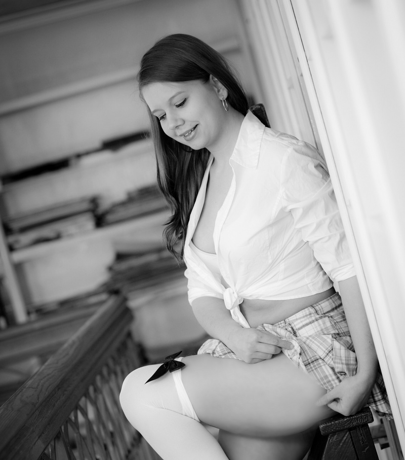 Female model photo shoot of Jessie James 