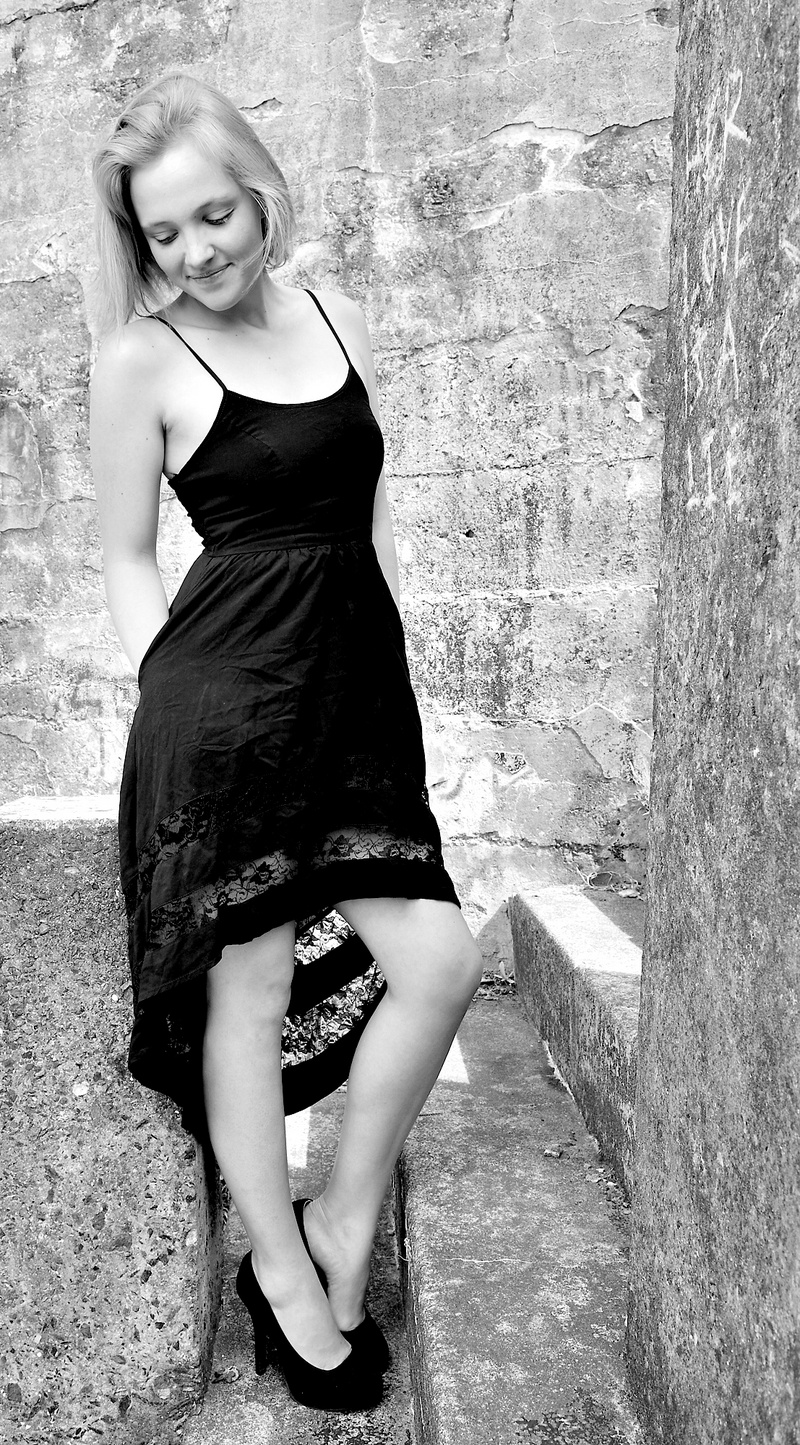 Female model photo shoot of emma14