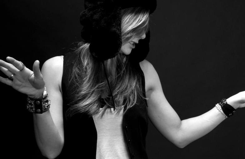 Female model photo shoot of Sarah Motorhead