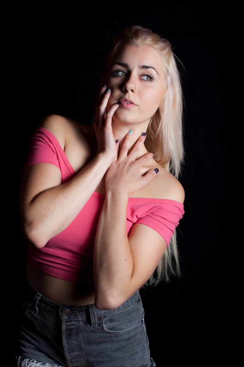 Female model photo shoot of Hayleypierce