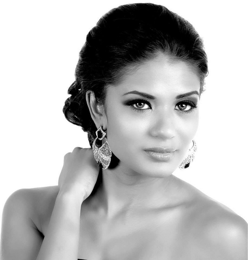 Female model photo shoot of Sadhna