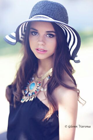 Female model photo shoot of Makeart by Brendee