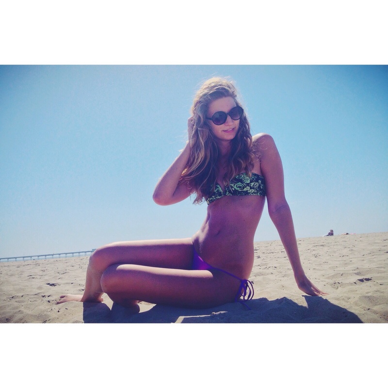 Female model photo shoot of Magdalena Rosa in Ocean Beach
