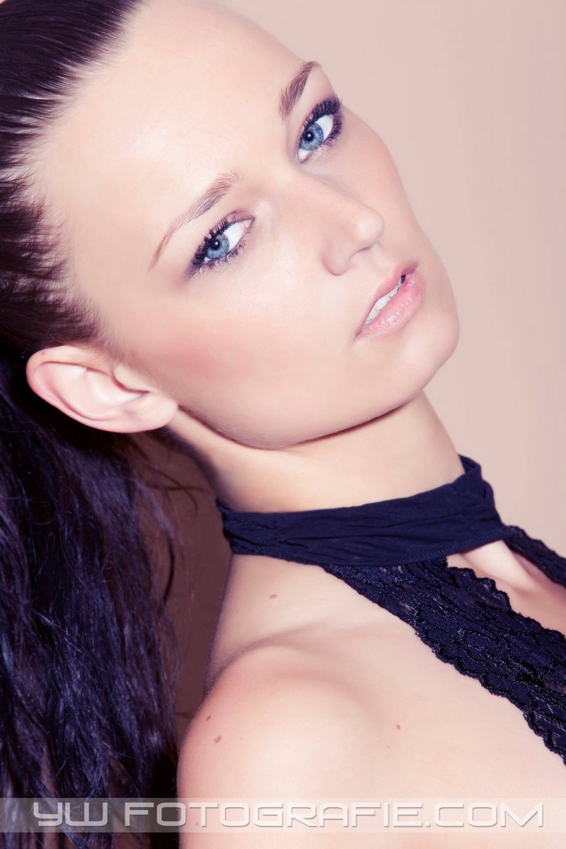 Female model photo shoot of Gwennetje