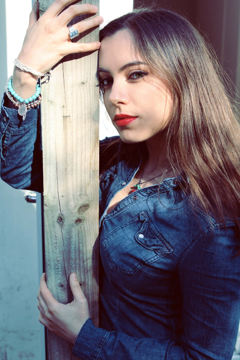 Female model photo shoot of Alyce Green