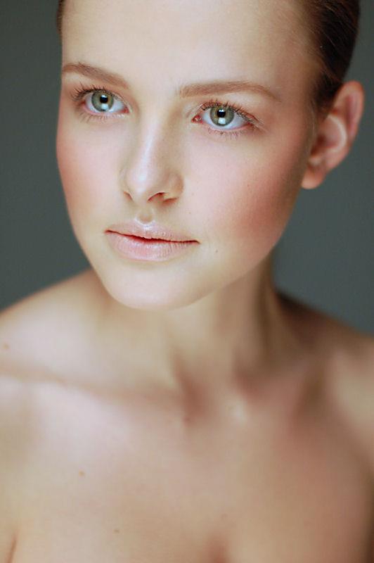 Female model photo shoot of Inge Van den Broeck