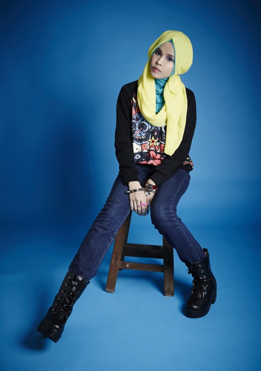 Female model photo shoot of Jia Jia 