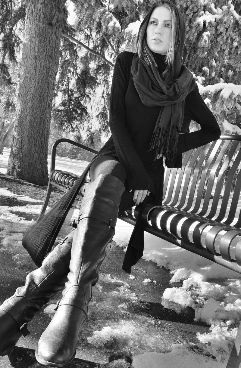 Female model photo shoot of Valeriya Fil in Cheeseman Park