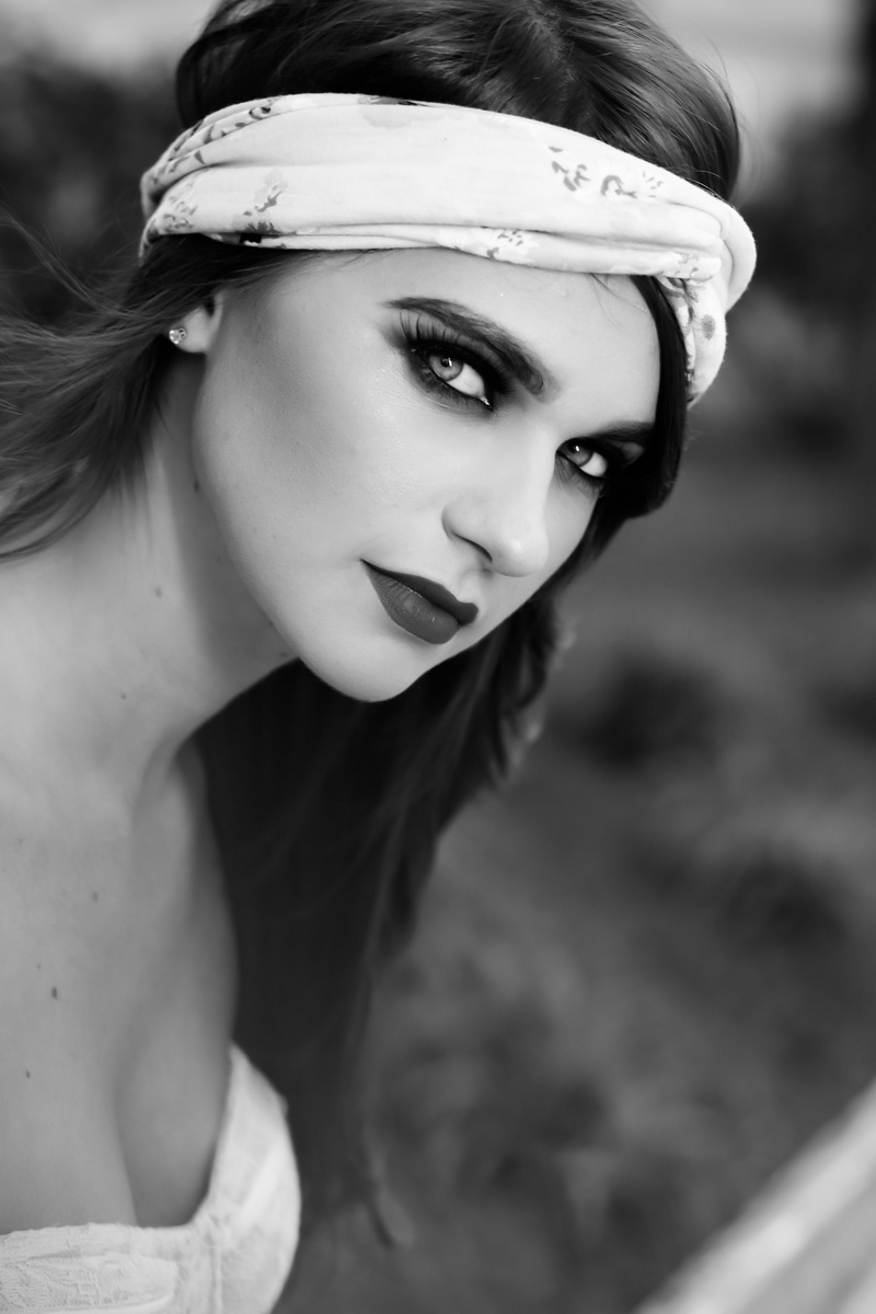 Female model photo shoot of LauraBrophy