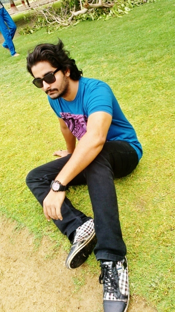 Male model photo shoot of Arslan Malik