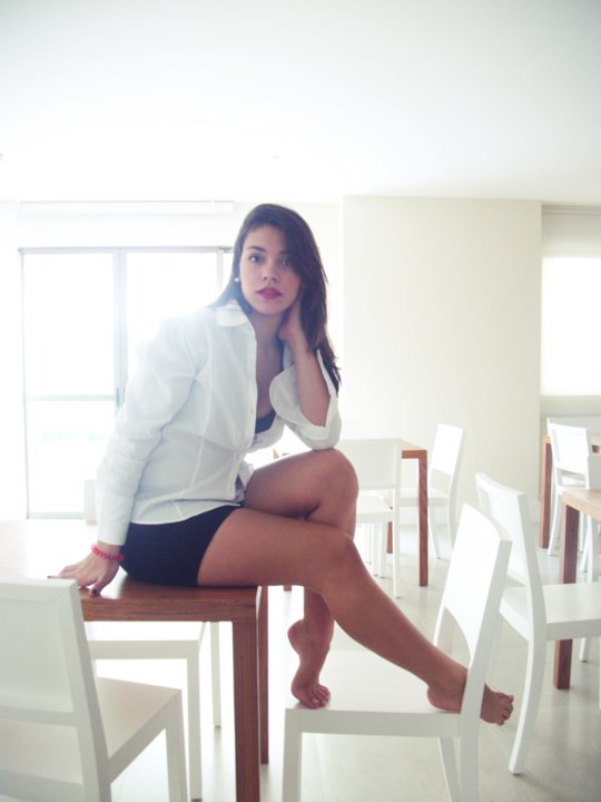 Female model photo shoot of juliannabastos