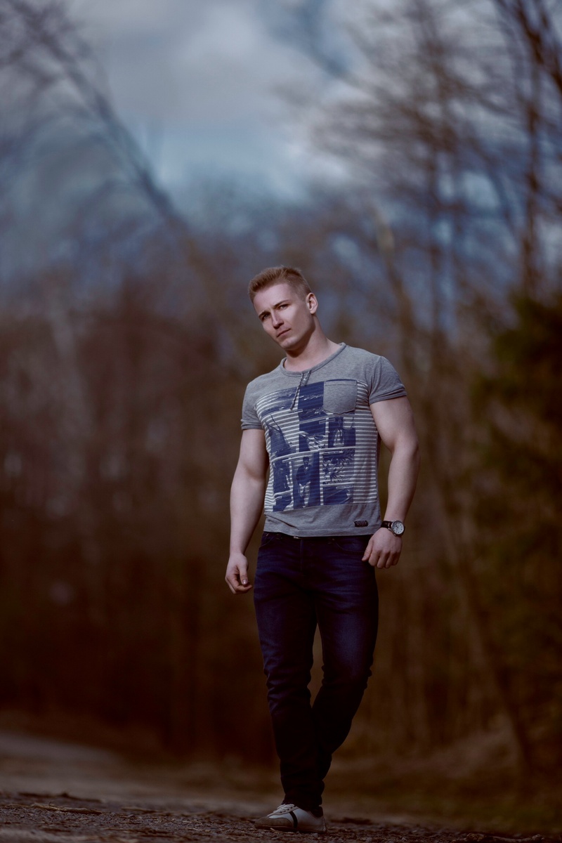 Male model photo shoot of Igor Khvylya