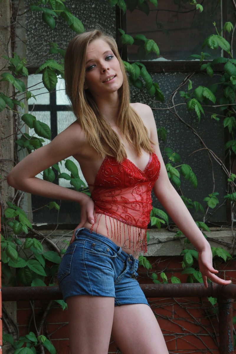 Female model photo shoot of Paigemartin in springfield ohio