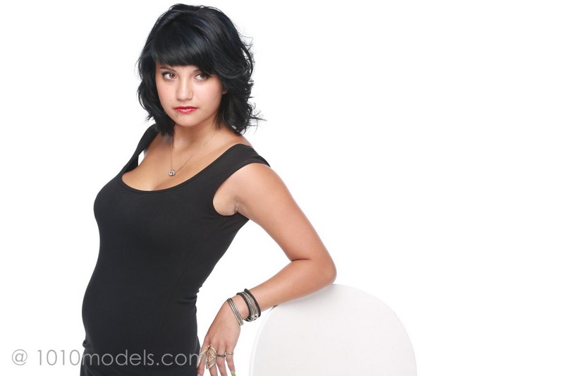 Female model photo shoot of OfficialModelSamie