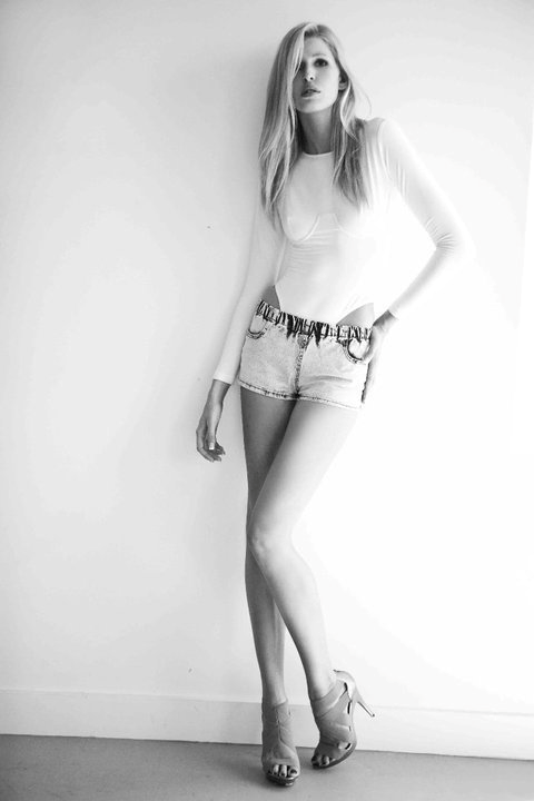 Female model photo shoot of Lea Jane