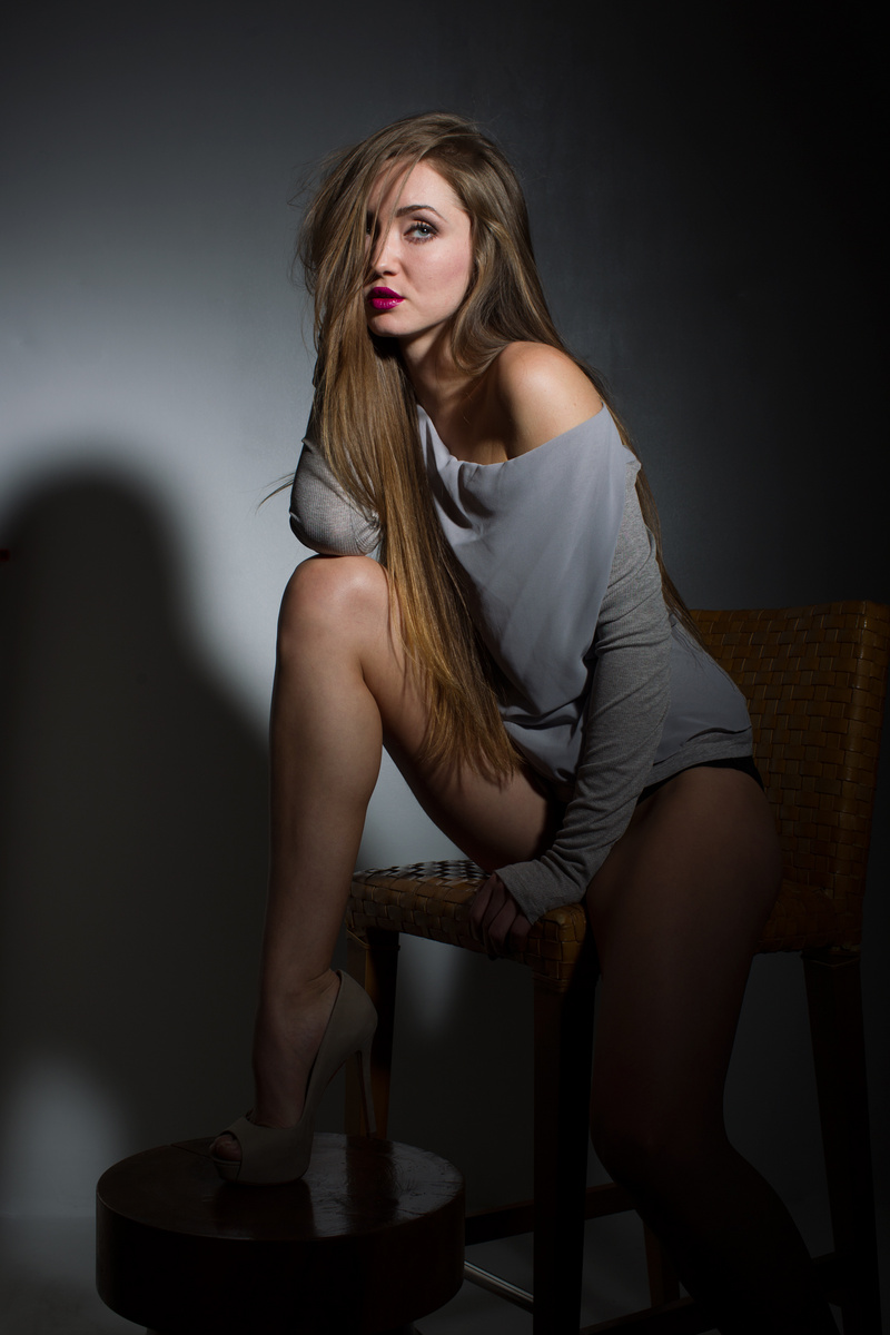 Female model photo shoot of Daria Sch