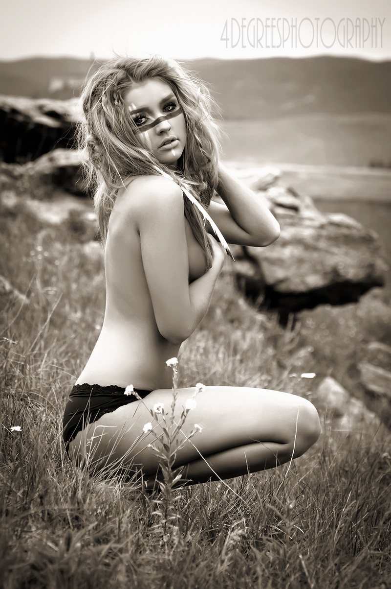 Female model photo shoot of Melissa Rae-Laramee