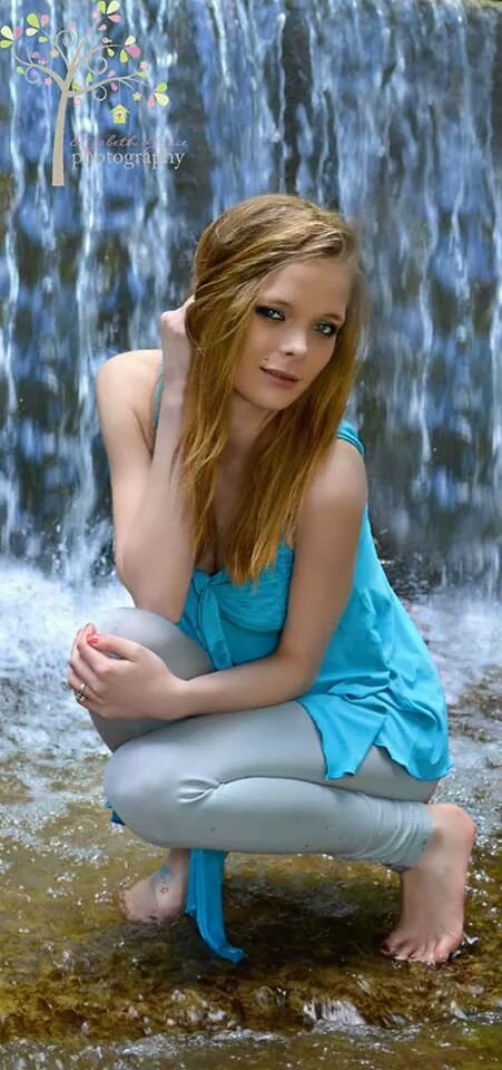 Female model photo shoot of Paigemartin in ceasers creek ohio