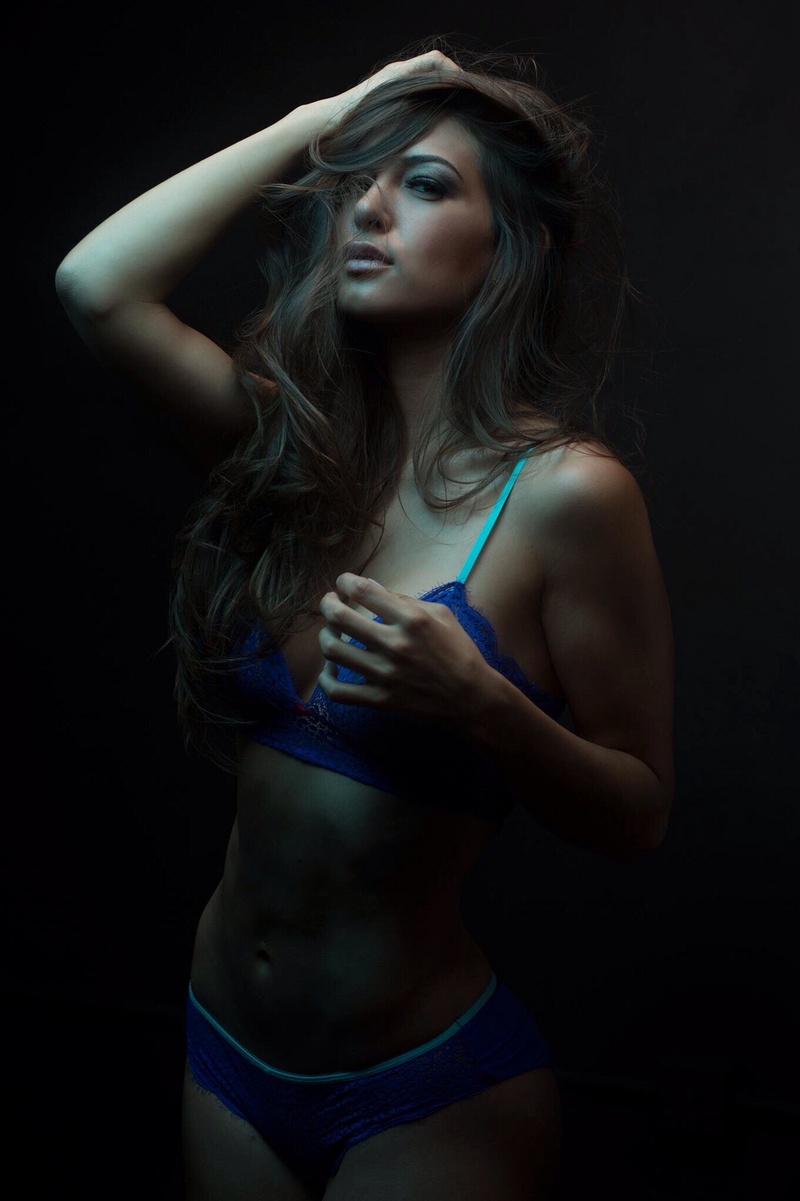 Female model photo shoot of Anna Valencia by isaac alvarez
