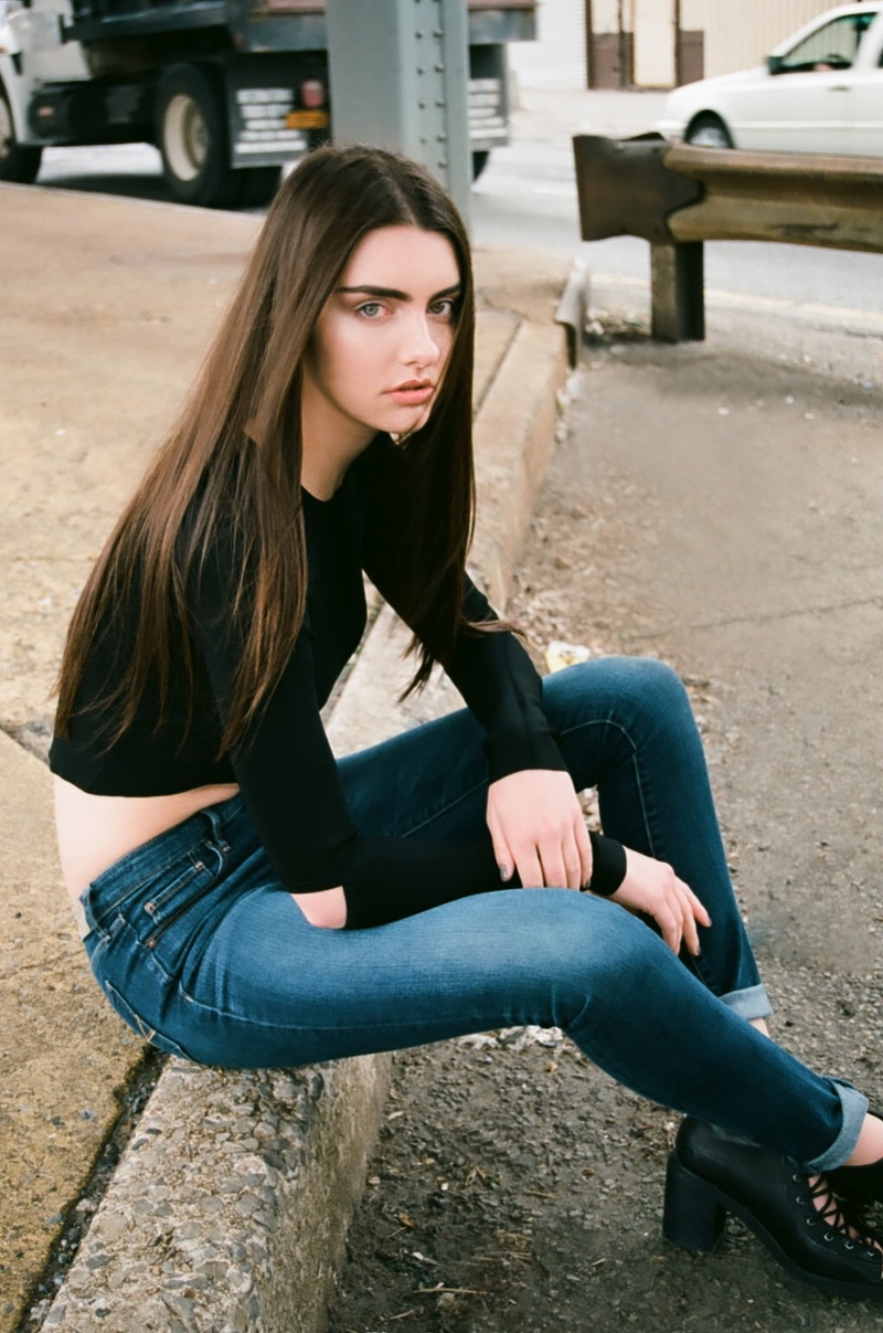 Female model photo shoot of Leidy 