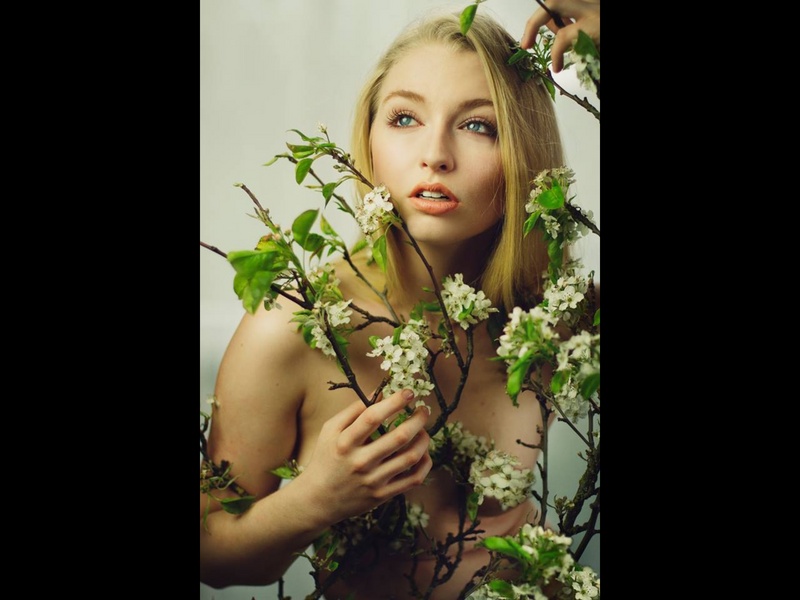 Female model photo shoot of Kaity Tainer