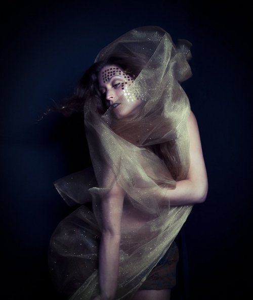 Female model photo shoot of velvetdavinci