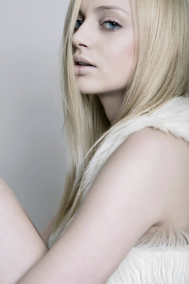 Female model photo shoot of Sylwia Wojcik