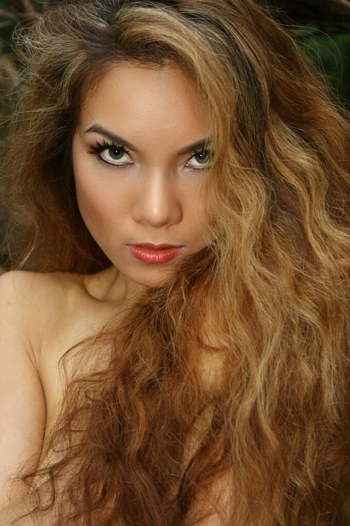 Female model photo shoot of Serena La Deesse