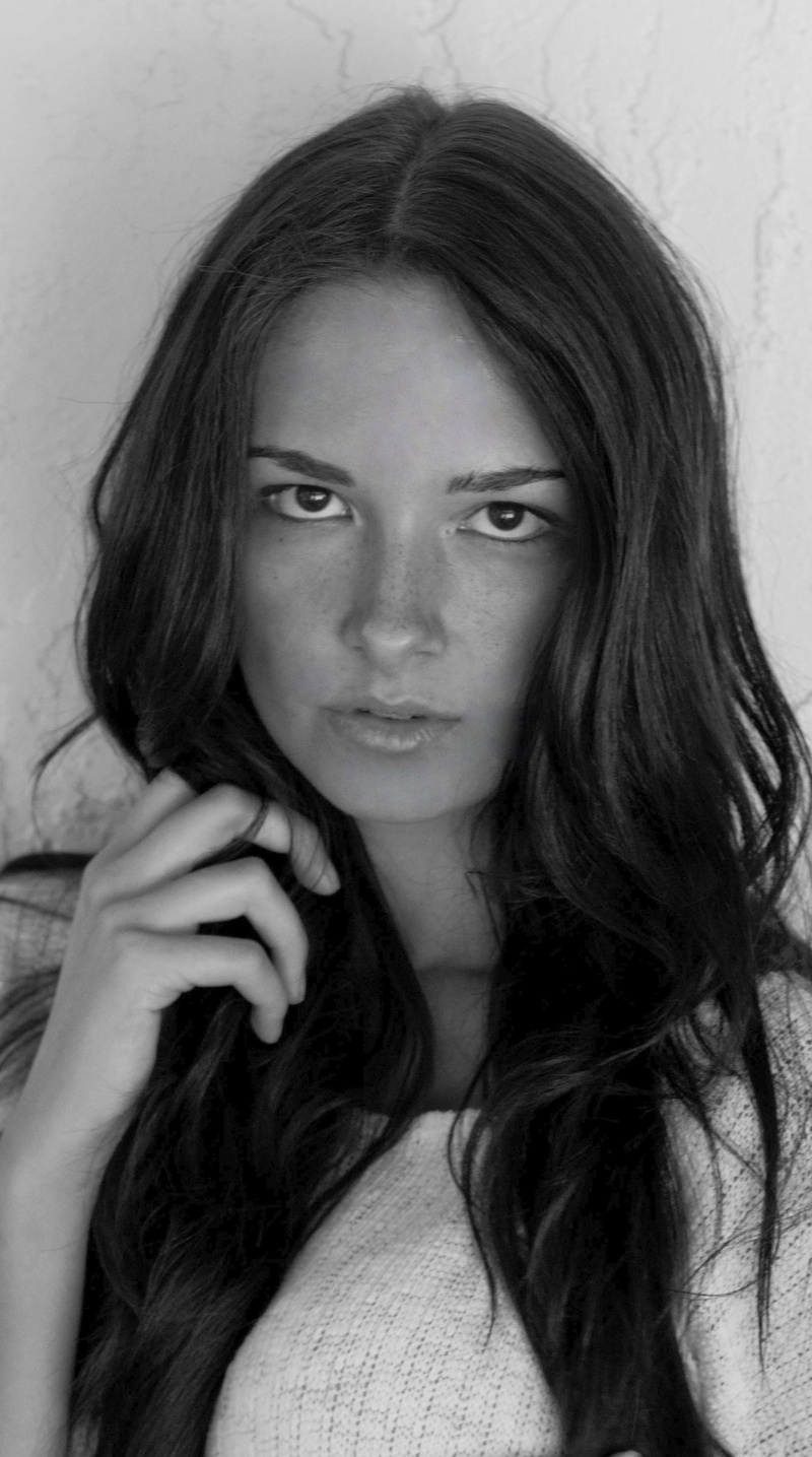 Female model photo shoot of Carolina Alexandre