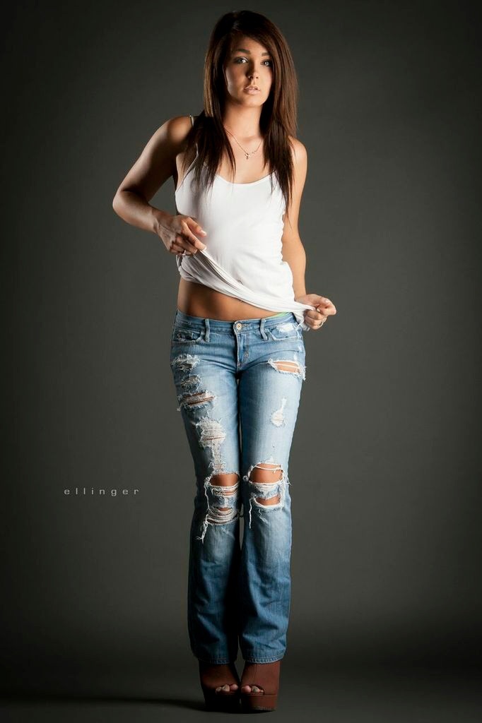Female model photo shoot of Lynnie Love