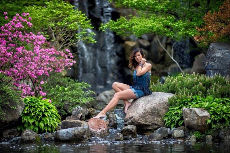 Female model photo shoot of Callie Louise in Anderson Gardens