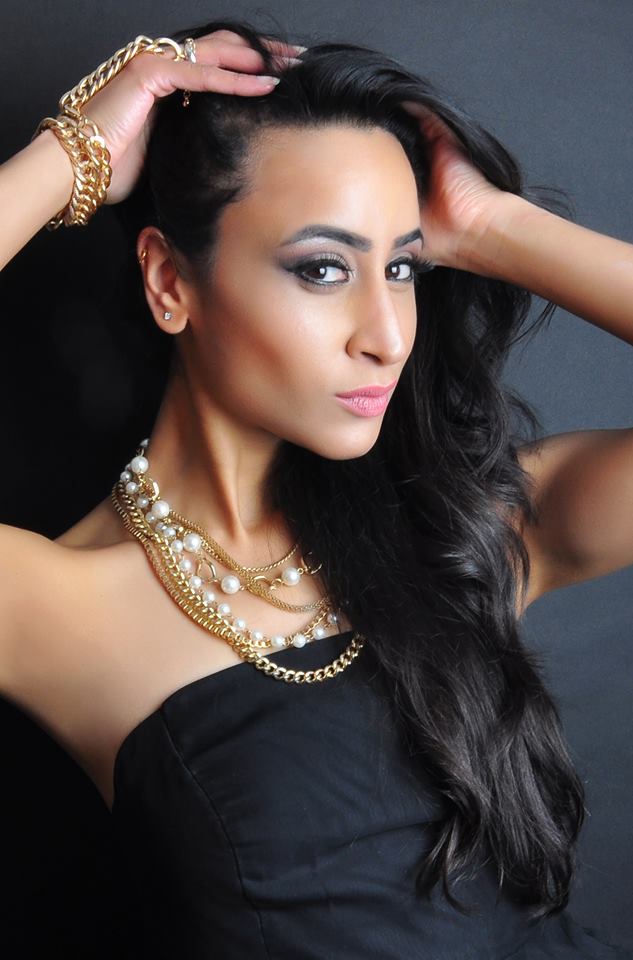 Female model photo shoot of Himani Nayar